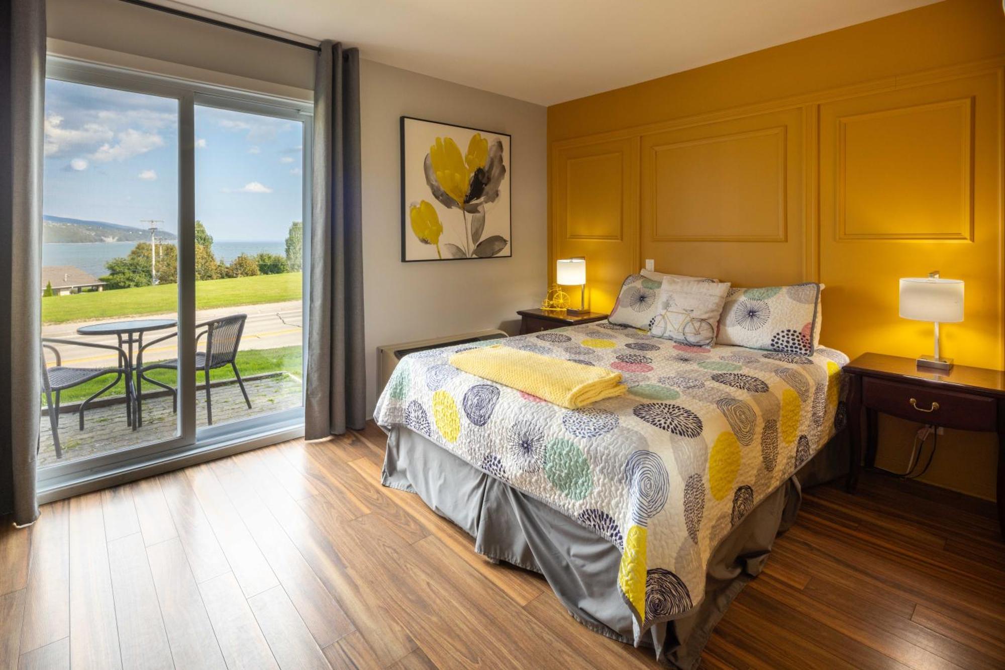 Le Point De Vue Motel 3*